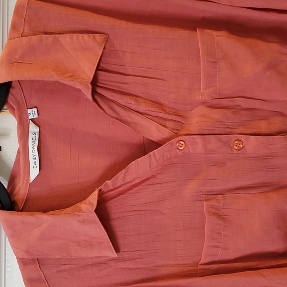 Emily Daniel's Woman's Plus Button down shirt 1X - Picture 3 of 6